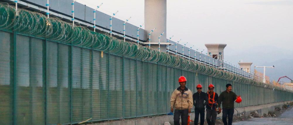 In Lagern wie diesem in Dabancheng werden Uiguren interniert – und wohl auch als Zwangsarbeiter ins ganze Land gebracht.