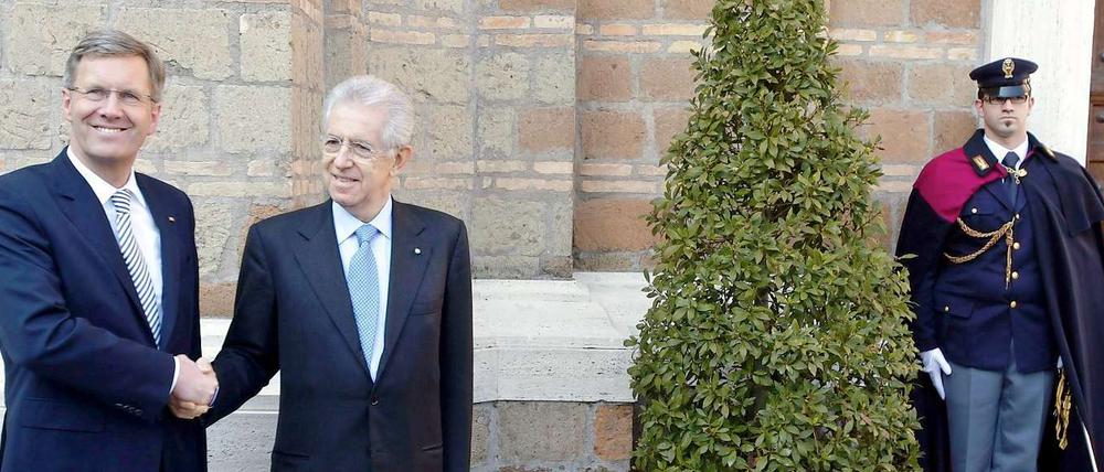 Bundespräsident Wulff wird in Rom vom italienischen Premier-Minister Mario Monti empfangen.