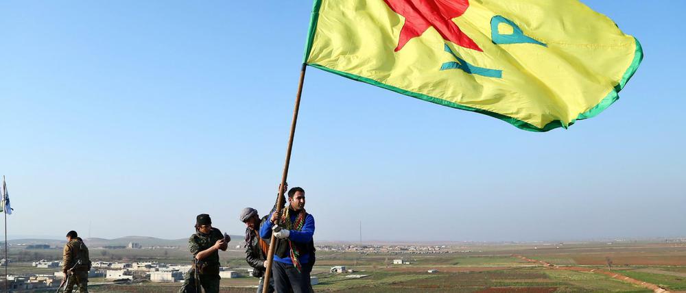Die syrische Kurdenmiliz YPG soll sich nach US-Angaben auf ein Gebiet östlich des Euphrats zurückgezogen haben.