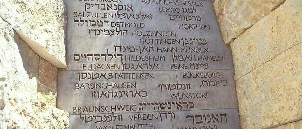 Erinnerung wachhalten:  In Yad Vashem erinnern Gedenktafeln an jüdische Gemeinden in Deutschland, die während des Nationalsozialismus ausgelöscht wurden.