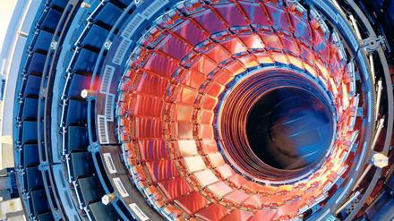 Teilchenbeschleuniger. Im LHC wird Supraleitung genutzt, um ein starkes Magnetfeld zu erzeugen, das die Protonen auf ihrer Kreisbahn hält. 