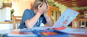 Belastungsprobe Hausaufgaben. Kinder mit Aufmerksamkeitsdefizitsyndrom reagieren sensibel auf Normendruck.