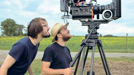 Kreatives Potenzial. Aron Lehmann (links) mit dem Kameramann Cristian Pirjo bei den Dreharbeiten zum „Kohlhaas“.