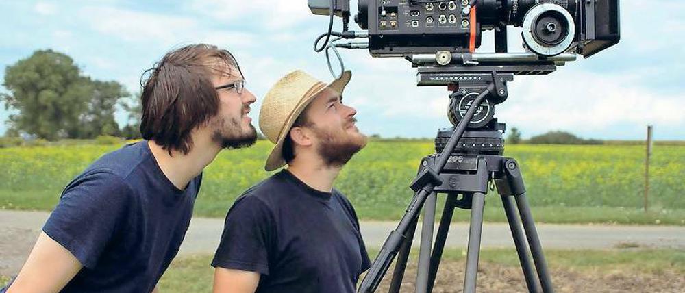 Kreatives Potenzial. Aron Lehmann (links) mit dem Kameramann Cristian Pirjo bei den Dreharbeiten zum „Kohlhaas“.