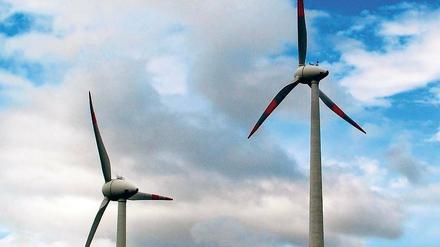 Oft nicht erwünscht. 700 Windräder drehen sich derzeit in der Region Havelland-Fläming. 300 von ihnen stehen außerhalb der ausgewiesenen Windeignungsgebiete. Sie haben Bestandsschutz, sollen jedoch möglichst umgesetzt werden.