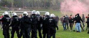 Die Polizei hatte viel zu tun rund um das Stadion des 1. FC Köln.