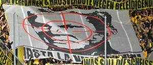 BVB-Fans vs. Dietmar Hopp. Die Dortmunder werden drei Jahre lang nicht nach Hoffenheim reisen dürfen.