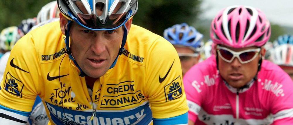 Kontrahenten. Armstrong und Ullrich bei der Tour de France 2005.