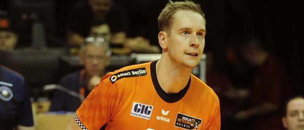 Sebastian Kühner steht bei den Volleys bereit.