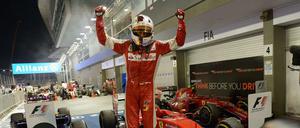 Sebastian Vettel machte sein Wochenende mit dem Sieg im Nachtrennen von Singapur perfekt.