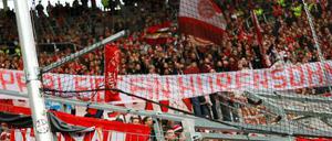 Im Wortlaut überzogen, im Kontext richtig. Bayerns Fans halten die Kritik an ihren Transparenten für überzogen.