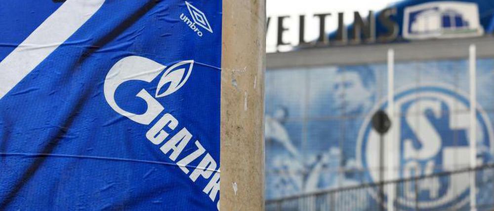 Die Schalker sind von Gazprom abhängig.