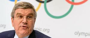 Thomas Bach will im Moment nicht darüber spekulieren, ob russische Leichtathleten bei Olympia starten dürfen.