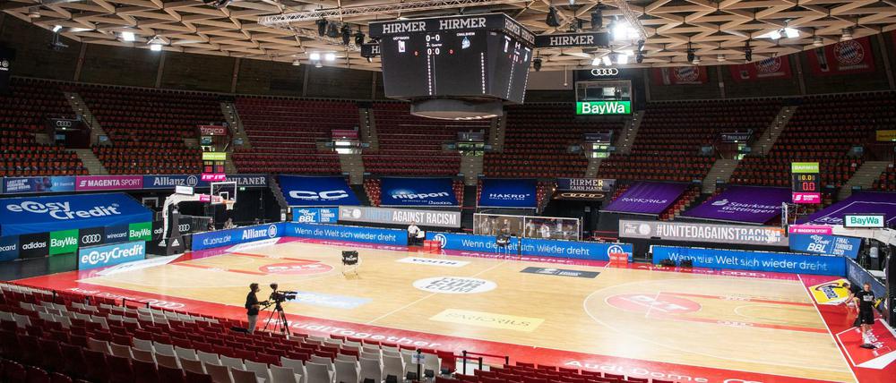 Um die Meisterschaft spielten die Basketballer abgeschirmt in München, der Pokalwettbewerb wird nun durch zahlreiche Corona-Fälle durcheinandergebracht. 