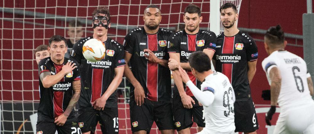 Der Schock-Moment für Leverkusen: Magomed Suleymanov von Krasnodar erzielt das 0:1.