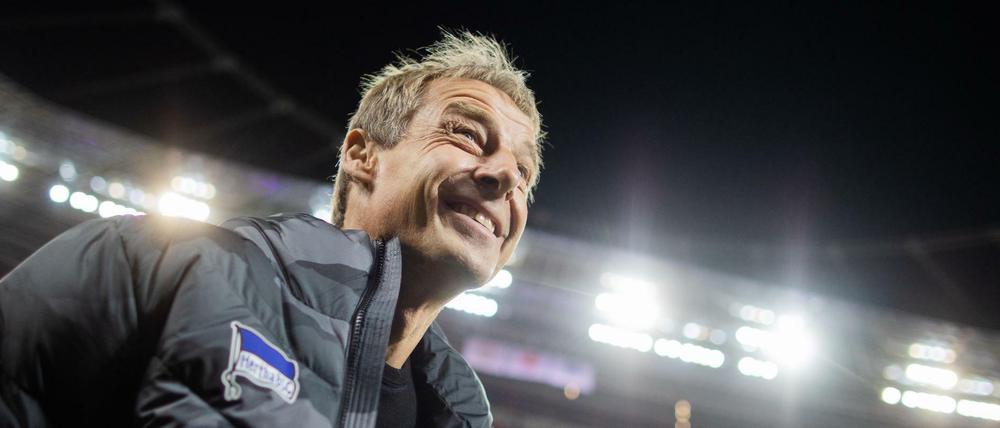 Gut lachen. Jürgen Klinsmann bei Hertha BSC.