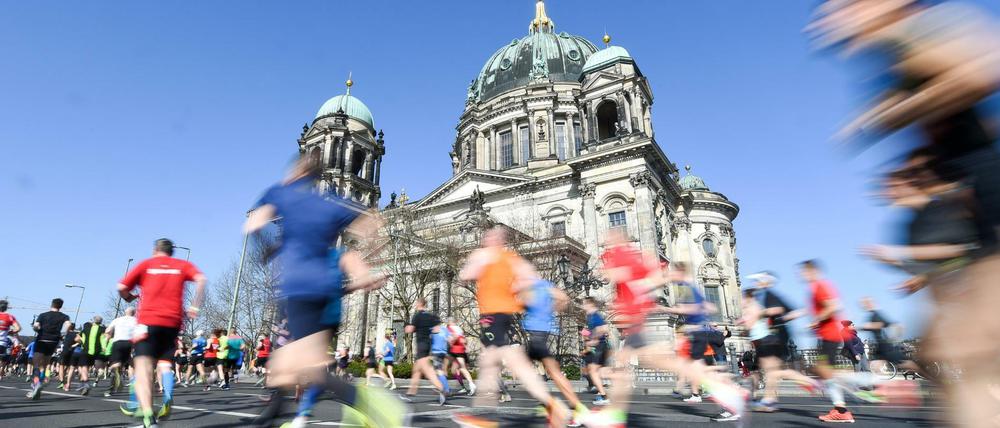 Solche Bilder wird es in diesem Jahr nicht vom Halbmarathon in Berlin geben. Der Lauf ist am Donnerstag abgesagt worden.