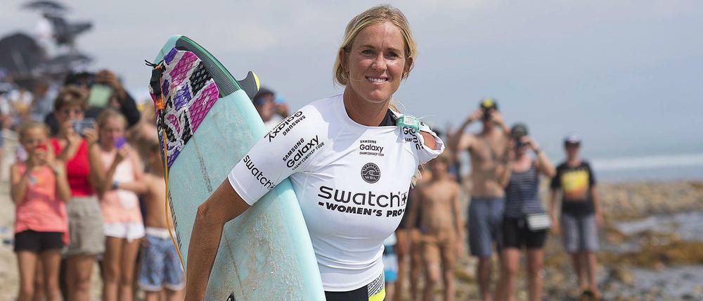 Unikat: Bethany Hamilton ist mit einem speziellen Surfbrett unterwegs.
