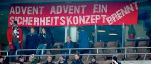 Absage. Ein Transparent im Hamburger Millerntor-Stadion sagt eindeutig aus, was die Fans vom Sicherheitskonzept der Deutschen Fußball-Liga halten. 