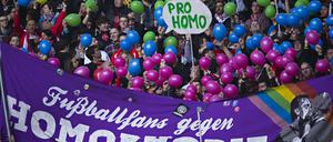 Fußball-Initiative wie diese machen sich gegen Homofeindlichkeit und andere Diskriminierungsformen stark