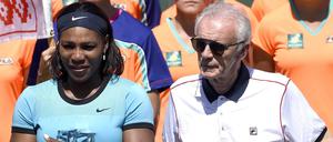Bei der Siegerehrung wusste Serena Williams noch nichts von Raymond Moores Äußerungen.