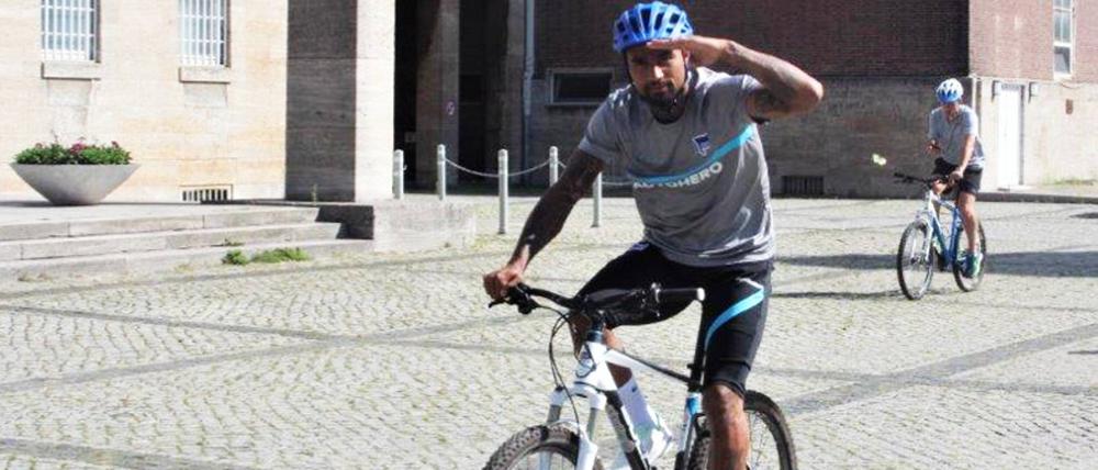 Kevin-Prince Boateng wird bei der Fahrradtour wohl nicht dabei sein, dafür aber Hertha-Präsident Kay Bernstein.