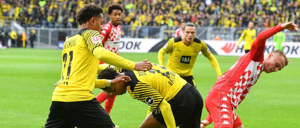 Borussia Dortmund hat beim Comeback von Erling Haaland zumindest für eine Nacht die Tabellenspitze der Fußball-Bundesliga erobert