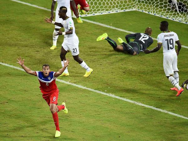 Hertha-Profi John Anthony Brooks jubelt nach seinem späten Kopfballsiegtor für die USA gegen Ghana bei der Fußball-WM 2014 in Brasilien.