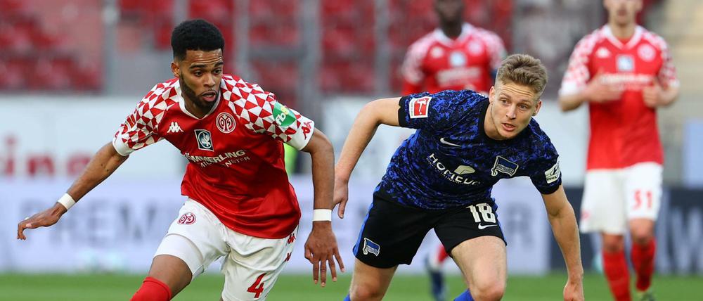 Gut aus den Startblöcken. Santiago Ascacibar (r.) und Hertha BSC holten sich in Mainz einen verdienten Punkt.