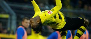 Dortmund steht Kopf. Michy Batshuayi traf auch in seinem zweiten Spiel für den BVB und feierte sein Tor mit einem Salto. 