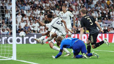 Der bittere Moment der Entscheidung. Jude Bellingham trifft in der Nachspielzeit zum 1:0-Siegtor für Real Madrid.