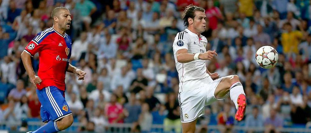 Real Madrids Stürmer Gareth Bale trifft zum 2:0 gegen Basel.