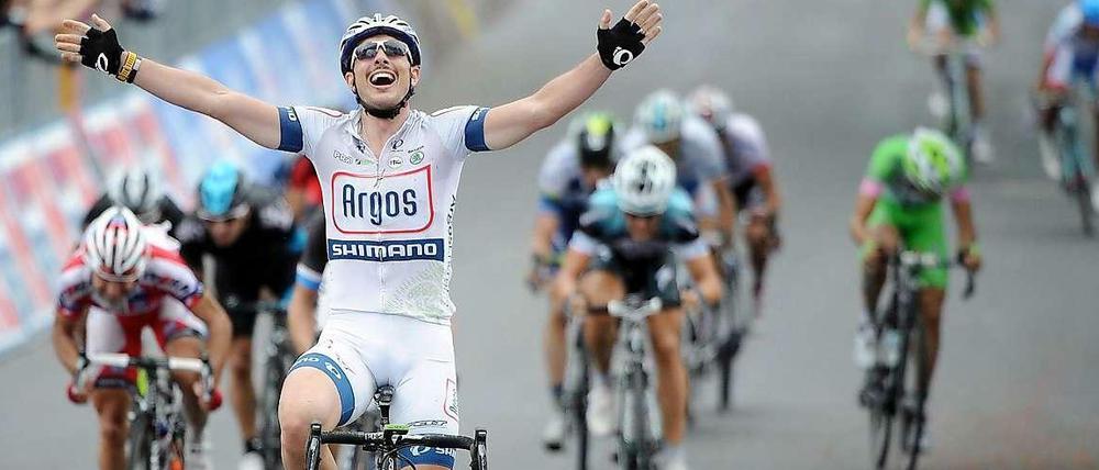 Vorneweg mit fast abgefaulten Beinen: Radprofi John Degenkolb nach seinem erfolgreichen Zielsprint beim diesjährigen Giro d'Italia.