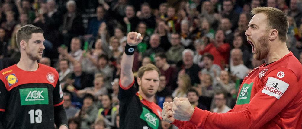 Emotionen entfachen. Die deutschen Handballer um Andreas Wolff (rechts) wollen ihre Fans mitreißen.