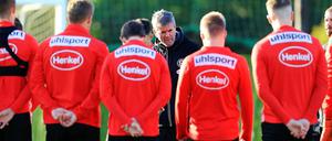 Trainer Friedhelm Funkel und seine Mannschaft von Fortuna Düsseldorf befinden sich derzeit im Trainingslager in Marbella.