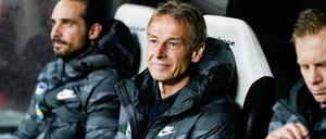 Gute Laune. Hertha-Trainer Jürgen Klinsmann versprühte am Freitag Zuversicht.