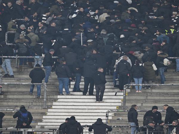 Frankfurter Fans hatten schon vor dem Spiel Ärger mit der Polizei.