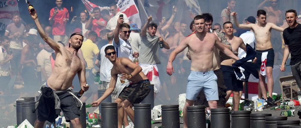Englische Fans am Alten Hafen in Marseille.