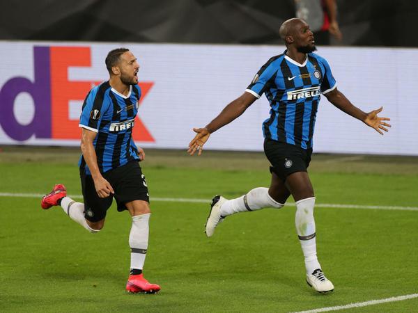 Brust raus: Romelu Lukaku (rechts) bewies seinen Torriecher – zum Unglück von Inter auch auf der falschen Seite des Spielfeldes.