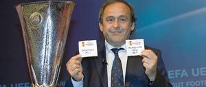Ab auf den Dachboden mit der alten Karaffe. Uefa-Chef Michel Platini will den Uefa-Cup einmotten.