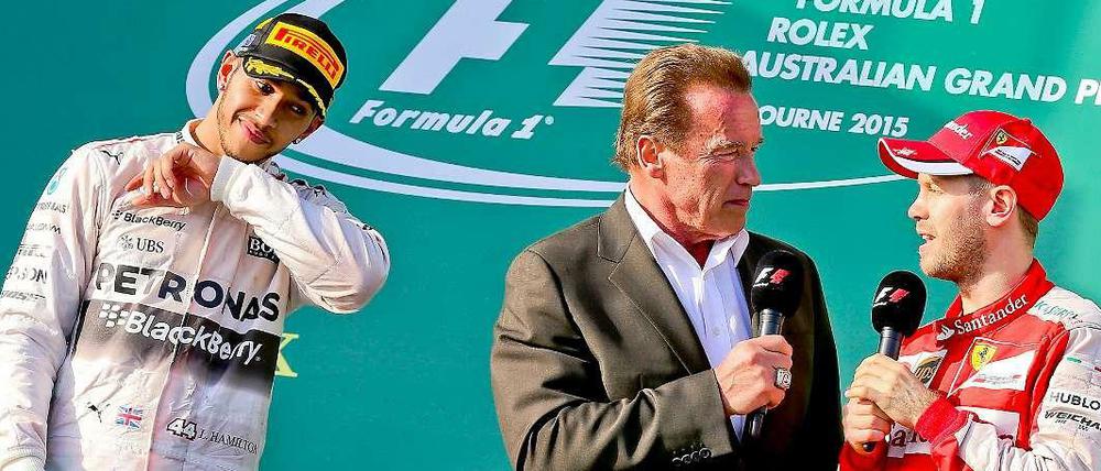 Überraschend klein: Arnold Schwarzenegger führte nach dem Rennen die Siegerinterviews.