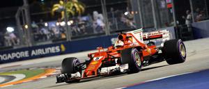 Startet beim Nachtrennen unter Palmen in Singapur von der Pole Position: Ferrari-Pilot Sebastian Vettel.