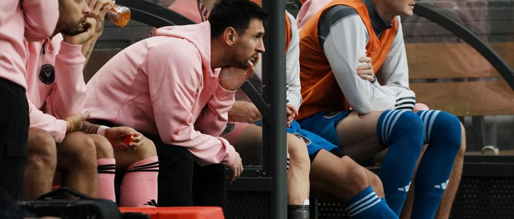 Lionel Messi schaute in Hongkong nur zu, was viele Fans erzürnte.