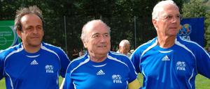 Michel Platini, Joseph Blatter und Franz Beckenbauer (v.l.n.r.) 2007 beim Sepp-Blatter-Turnier im schweizerischen Ulrichen.