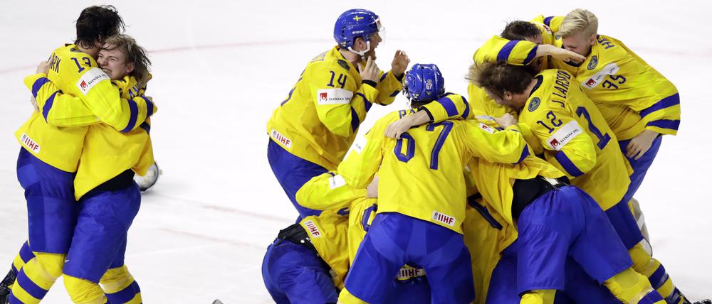 Wir mal wieder. Die schwedischen Spieler können ihr Glück kaum fassen.