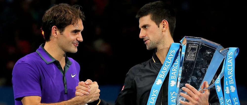 Roger Federer und Novak Djokovic (r.) zeigten in London Tennis der Extraklasse.