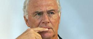 Franz Beckenbauer meldet sich zu Wort und haut dabei gleich um sich.