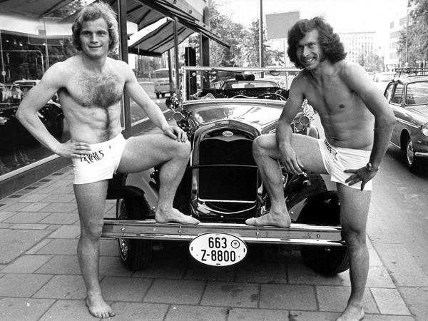 Mit Paul Breitner posierte Uli Hoeneß 1973 sogar in den Badehosen eines Münchner Herrenausstatters. Mittlerweile hat sich ihr Verhältnis abgekühlt.
