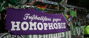 Im Jahr 2021 gibt es keinen offen homosexuellen Fußballer in der deutschen Profiligen der Männer. 