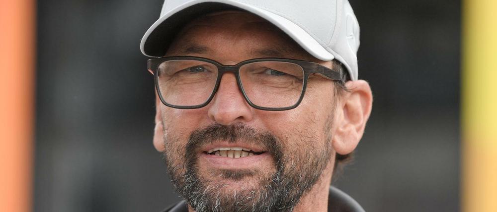 Hat einen neuen Job. Claus-Dieter Wollitz ist der neue Trainer des 1. FC Magdeburg.